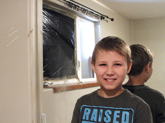 Bear breaks through window into Alaska boy's bedroom - ABC15 Arizona