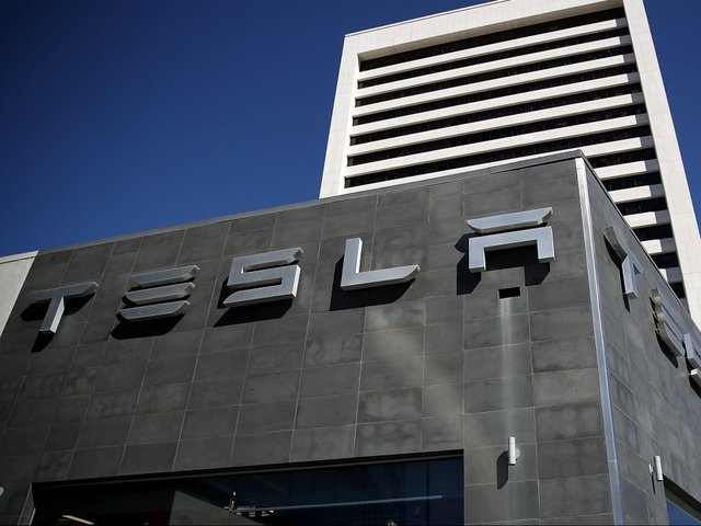 Musk now targets October to unveil Tesla semi truck