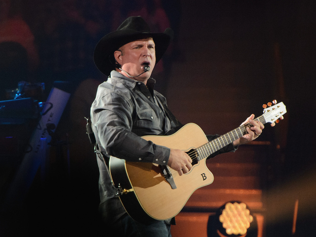 Garth Brooks concert ruined by poor audio at Atlanta's Mercedes-Benz Stadium