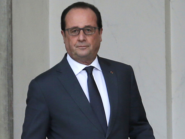 Gun goes off during French president's speech