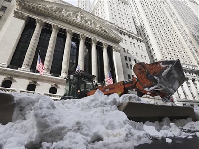 S&P 500 falls for ninth straight day, longest down streak since 1980