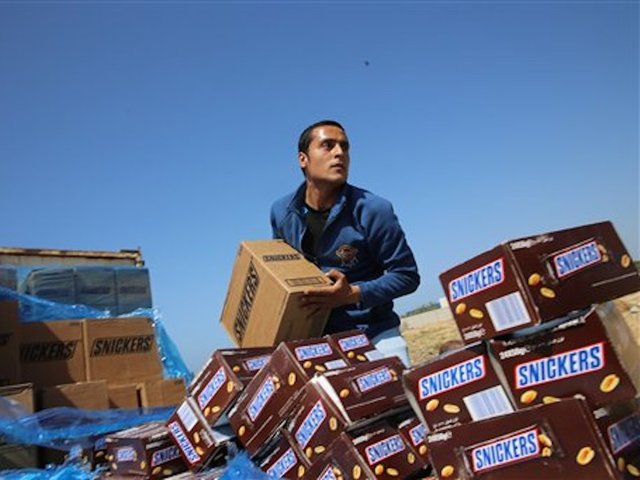 Hamas burns 15 tons of Snickers after recall