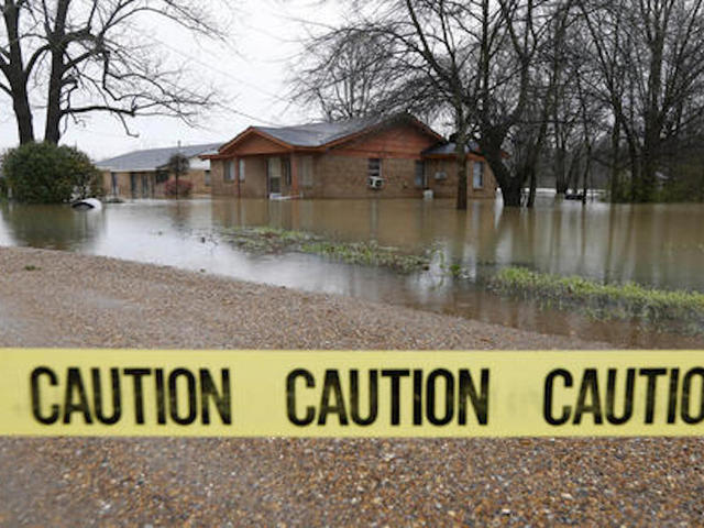 Louisiana, Mississippi residents watch rising wa