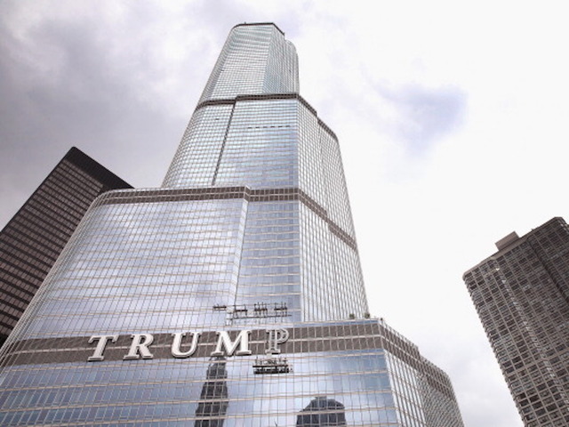 VIDEO: Lightning hits Trump's Chicago building