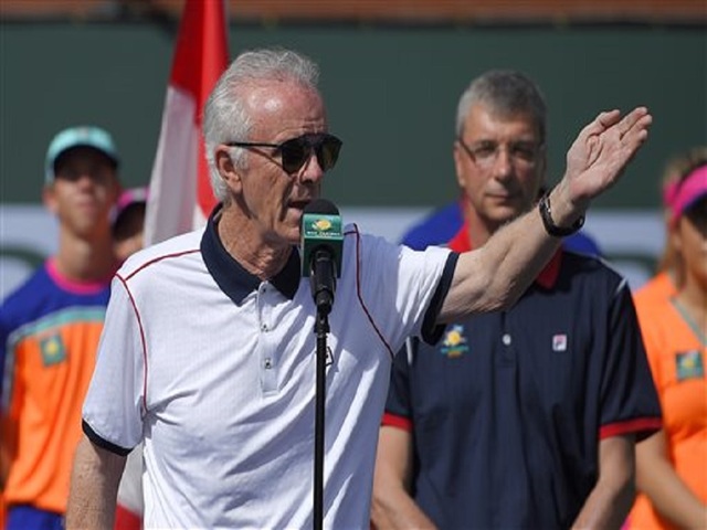 Tennis tourney director quits after criticizing