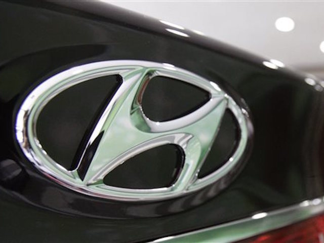 Hyundai recalls midsize cars; sunroofs can fly into traffic