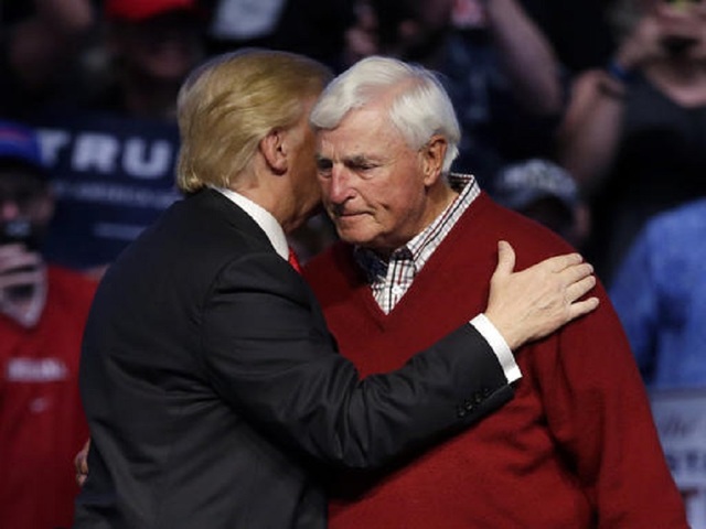 Bob Knight endorses Donald Trump in Indianapolis