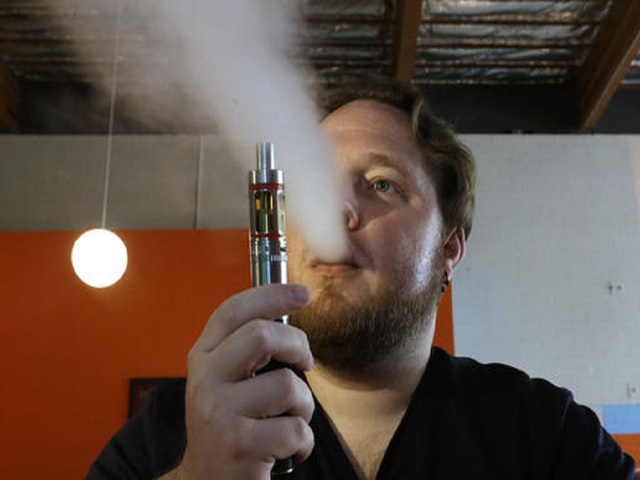 Calif. raises legal tobacco age from 18 to 21