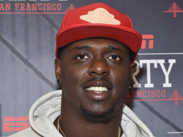 NFL player surprises girl as prom date