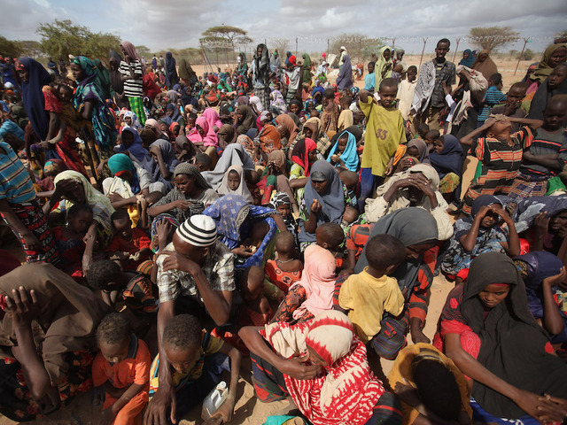 Kenya to close world's biggest refugee camp