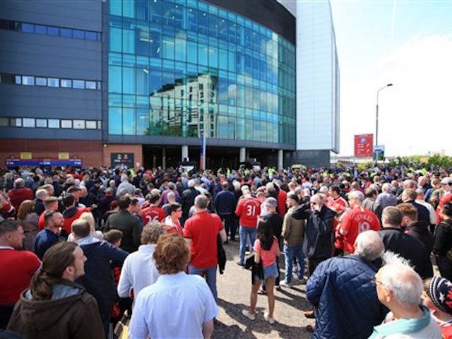 UK police calls for inquiry into fake bomb