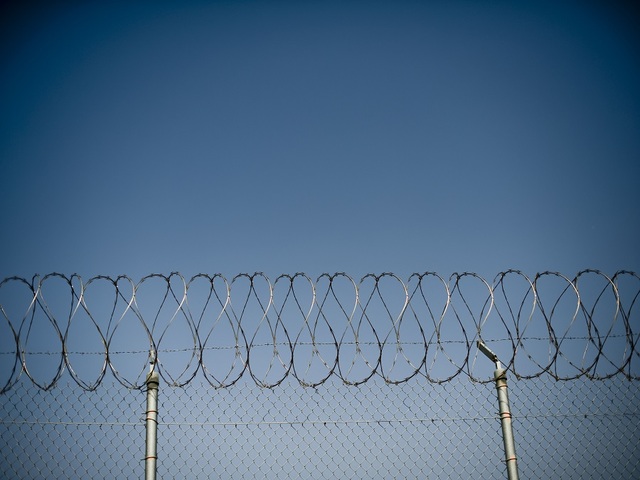 Alaska inmate escapes, returns to free others