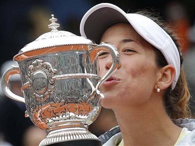 Muguruza beats S. Williams in French Open finals