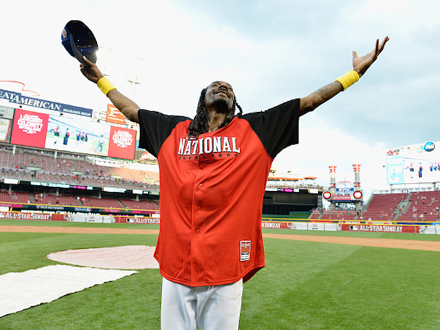 Snoop Dogg first pitch: Just a bit outside