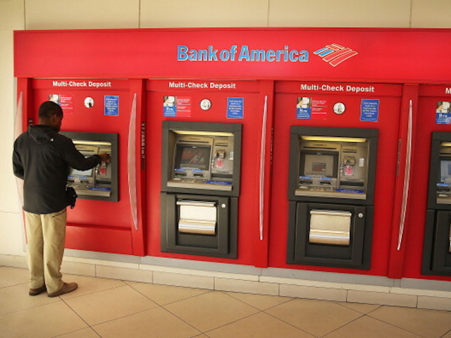 10 banks that are hiring for jobs paying over $100K