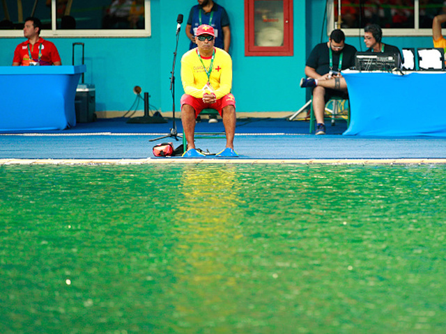 Olympic diving pool turns green, no one knows why