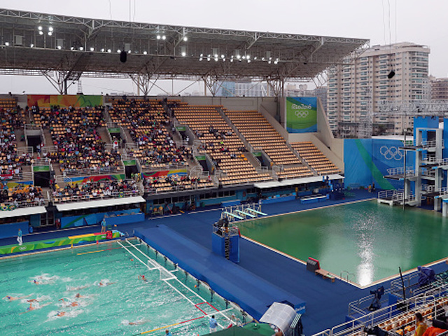Green water at Rio diving center spreads to water polo pool