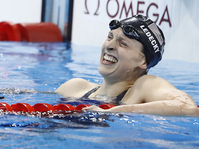 Katie Ledecky breaks 800m world record; wins fourth gold
