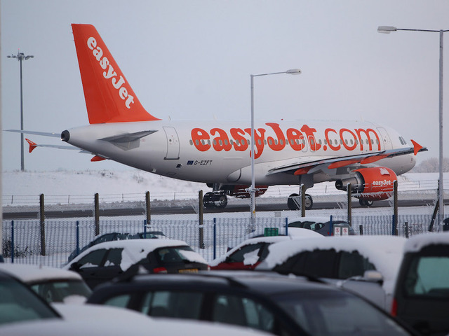 Flight delayed for an hour as crew members have 'incredible' shouting match