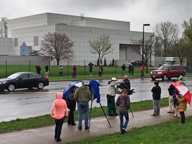 Tour guides, security sought for Prince's Paisley Park