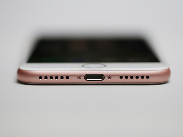 #JackOff: Internet users already aren't happy with the iPhone 7