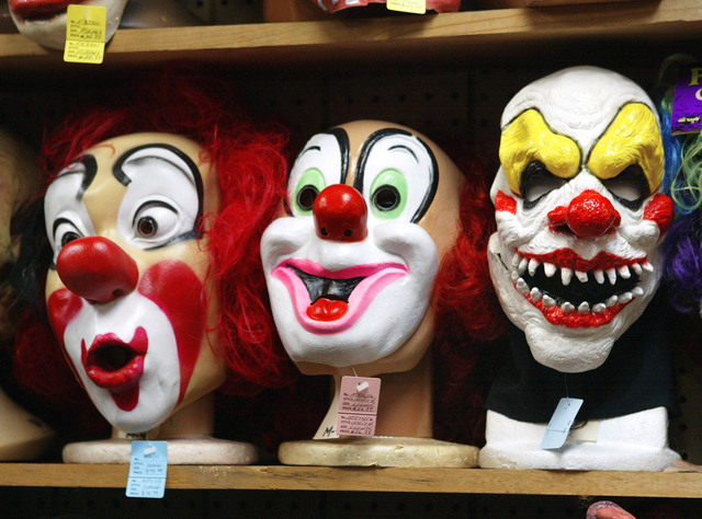Clown attempts to snatch Calif. mother's baby
