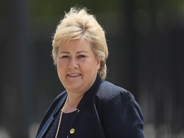 Norway's prime minister seen playing Pokemon Go in parliament