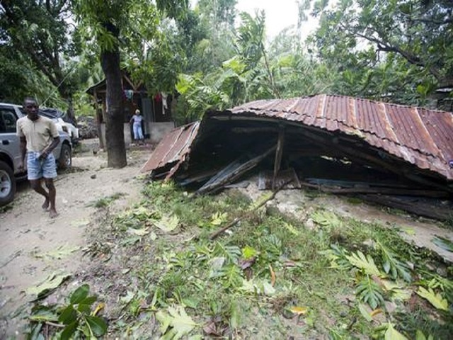 Hurricane Matthew strikes Bahamas as Haiti recovers