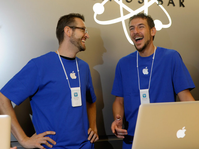 Apple Store employees caught stealing photos from customer iPhones, ranking bodies on 10-point scale