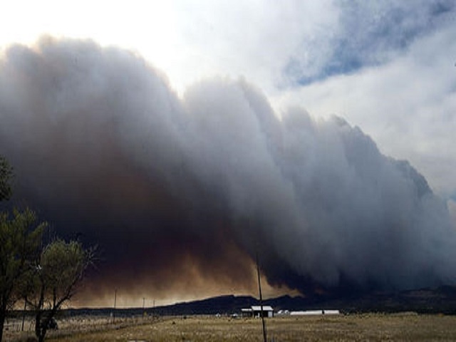 Colorado fire burns 5 homes; hundreds of others threatened