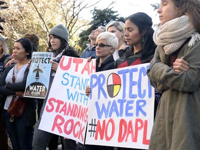 Obama says Army Corps examining Dakota oil pipeline route