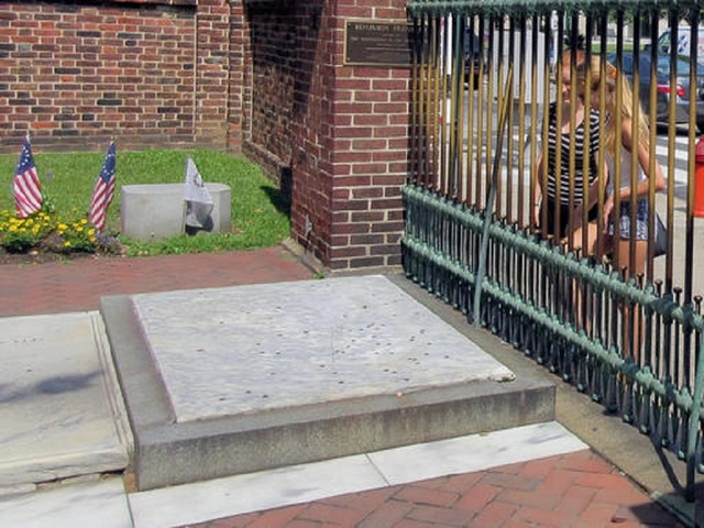 Benjamin Franklin's gravestone develops crack from pennies