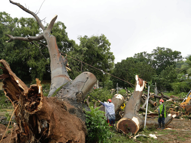 Hurricane Otto hits Nicaraguan coast