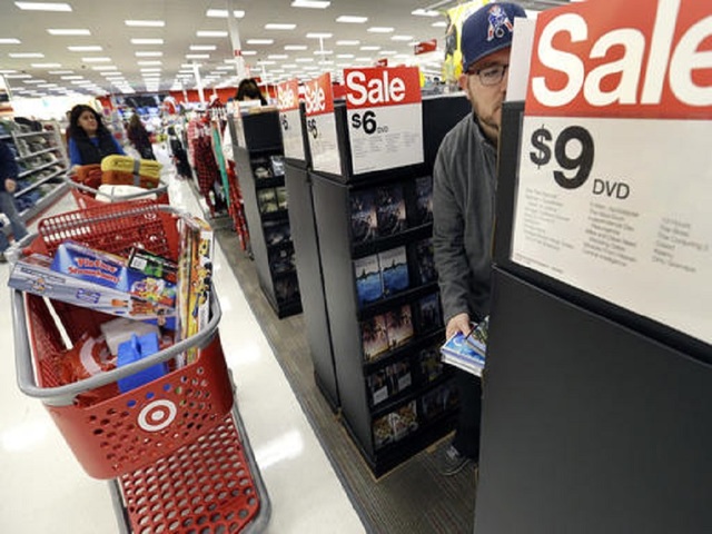 Thanksgiving weekend shoppers spent less due to discounts