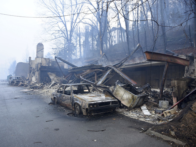 Wildfires near Gatlinburg, Tennessee kill 3