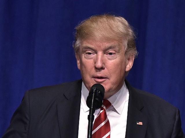 Spicer: Trump doesn't own a bathrobe