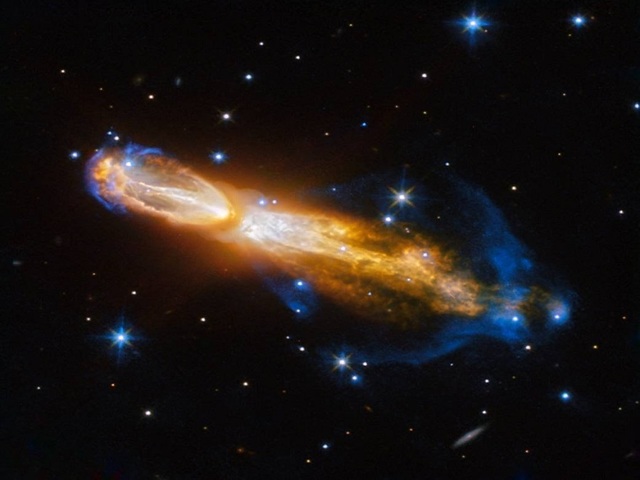 Explosive, stinky star death captured by Hubble telescope