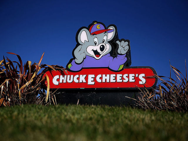 Video captures brawl in game room of Chuck E. Cheese's in California