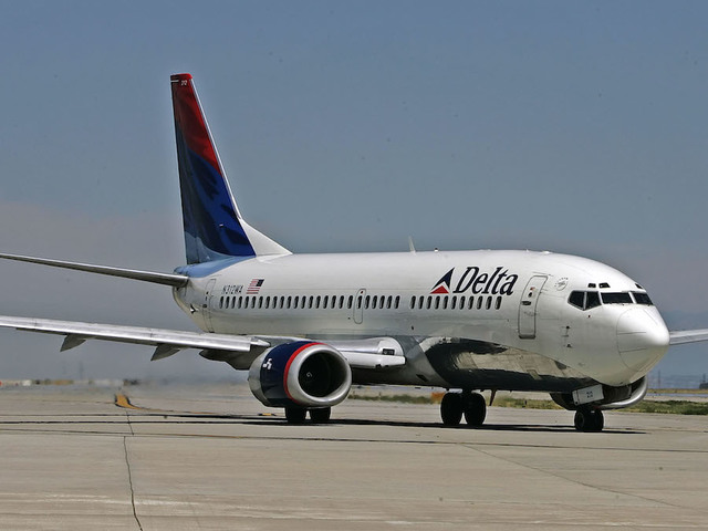 Delta and American make deal to fly stranded passengers