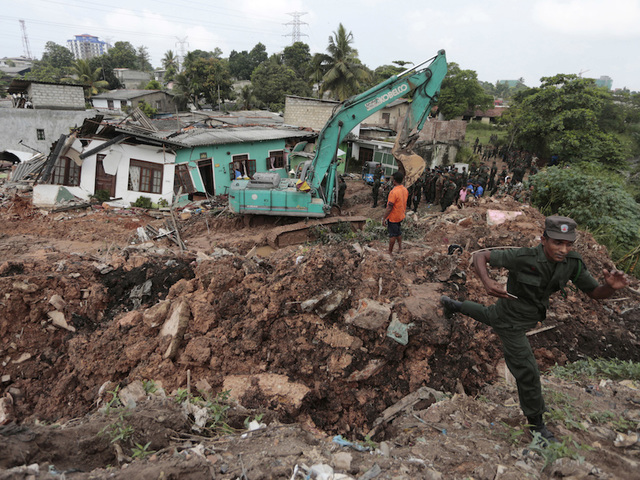 Garbage mound collapse kills 19 people in Sri Lanka