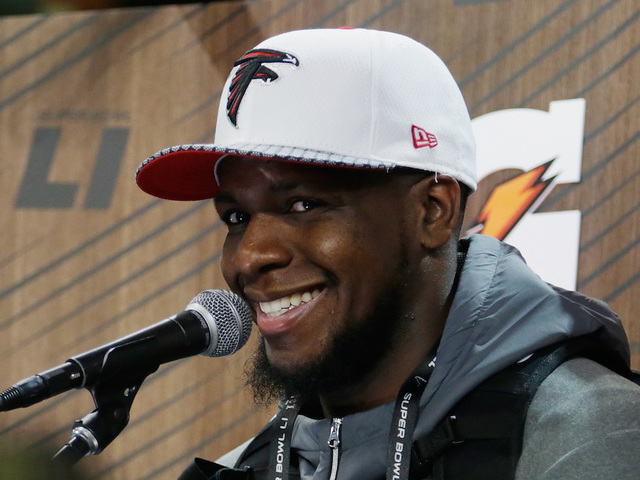 NFL player gets sweet note from family on flight