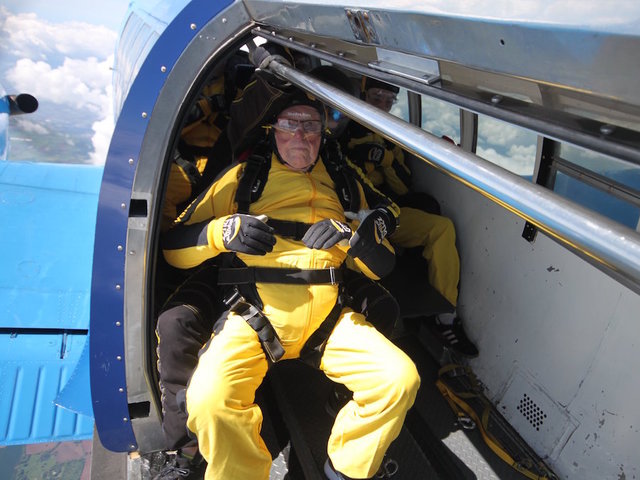 101-year-old 'daredevil' sets new skydiving record