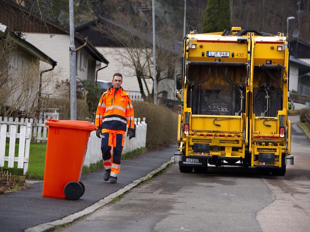 Why Volvo's self-driving garbage truck spends most of its time in reverse