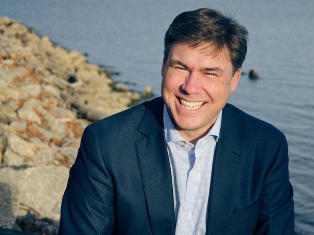 White House communications director Mike Dubke resigns