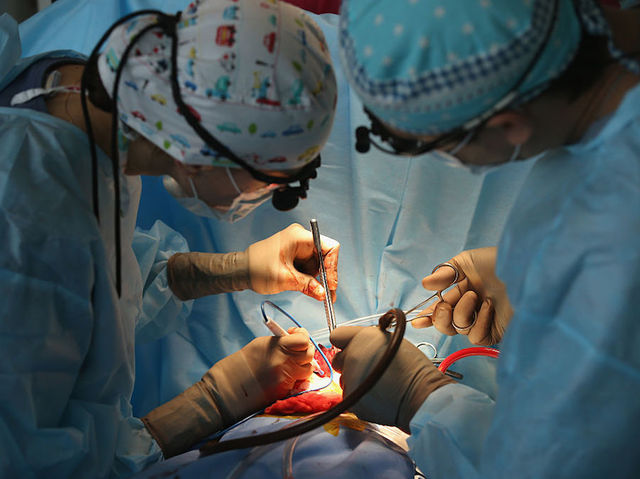 Teen dances from hospital bed days after heart transplant