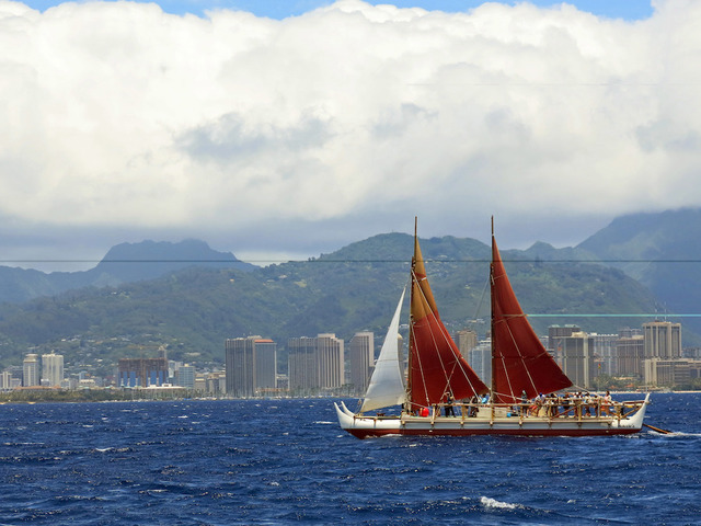 Canoe returns to Hawaii after 3-year trip around world