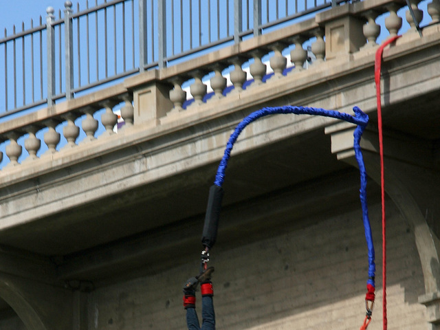 Teen's bungee-jumping death possibly caused by instructor's poor English