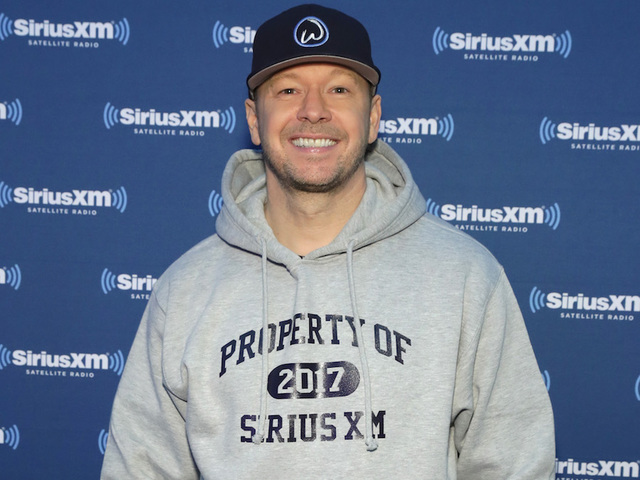 Donnie Wahlberg leaves $2,000 tip at Waffle House in North Carolina