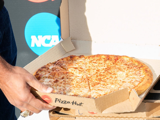 Pizza Hut will hire 14,000 new drivers this year