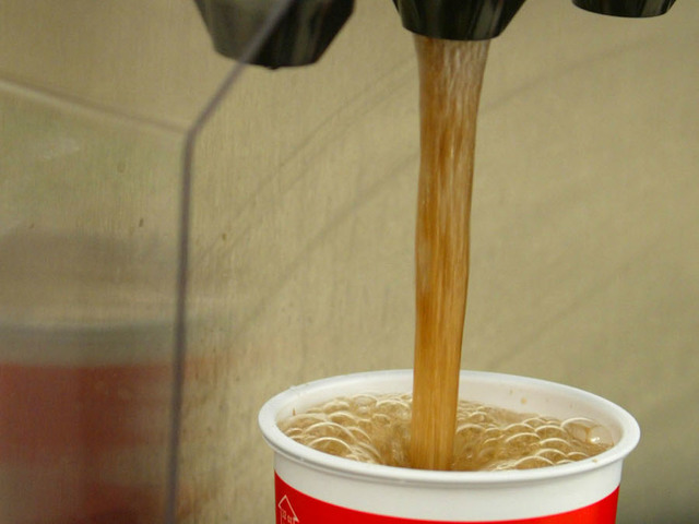 VIDEO: U.S. Open fan facing internet backlash for dipping chicken fingers in soda